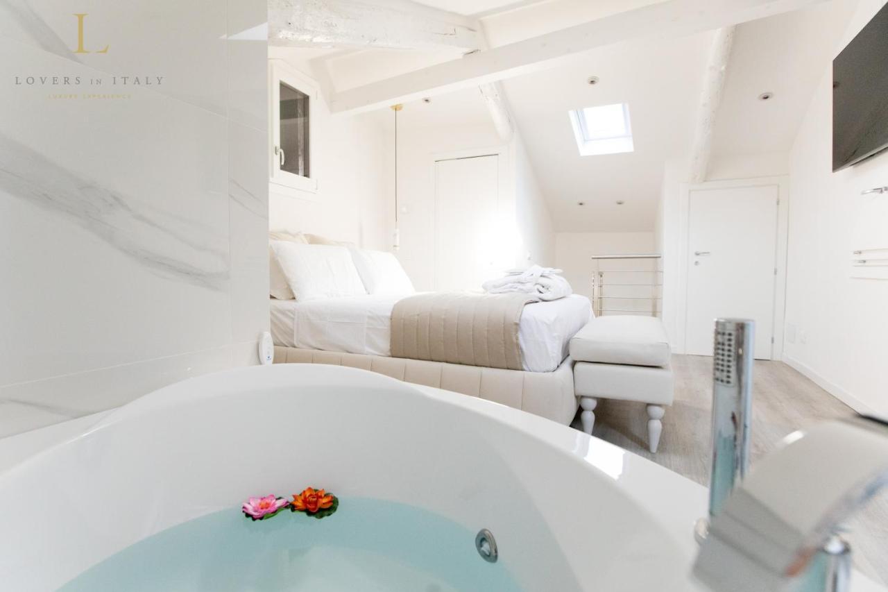 Loversinitaly Romantic Apartments - Altana And Jacuzzi Βενετία Εξωτερικό φωτογραφία