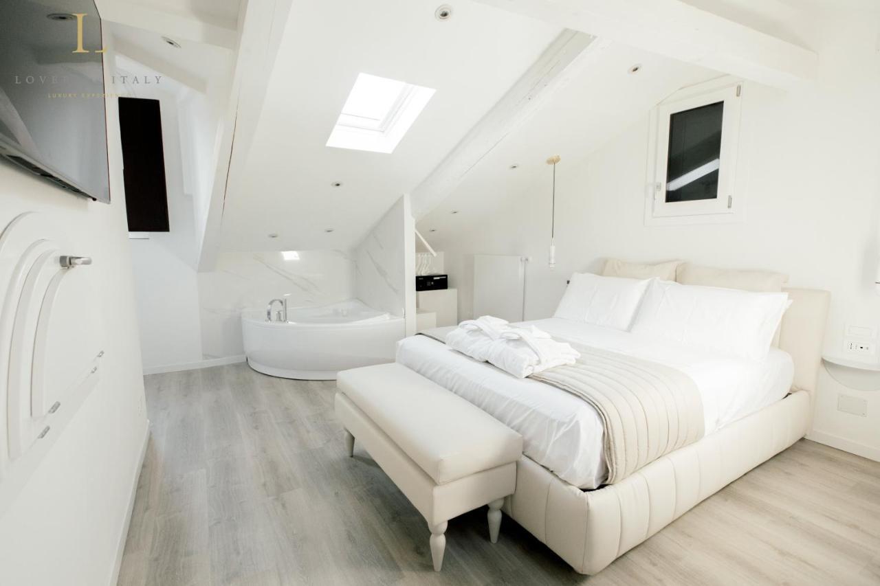 Loversinitaly Romantic Apartments - Altana And Jacuzzi Βενετία Εξωτερικό φωτογραφία
